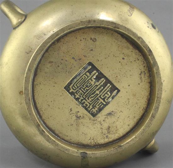 A Chinese bronze gui censer, Xuande mark, probably 19th century, width 14.5cm